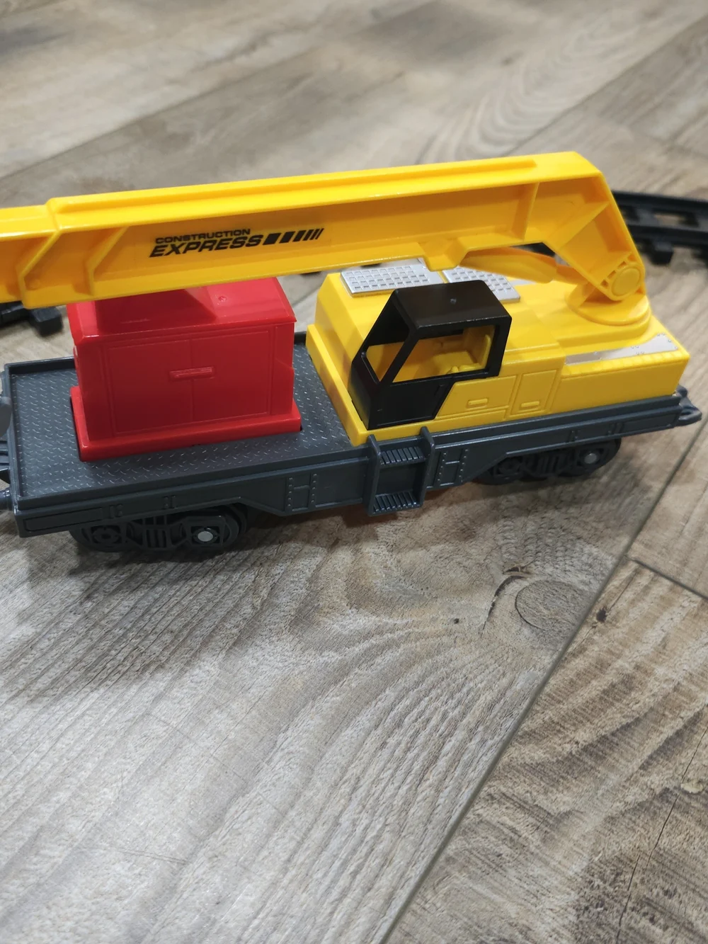 Caterpillar Construction Express Motorized 12 Inch Train 5 Car Set With Tracks